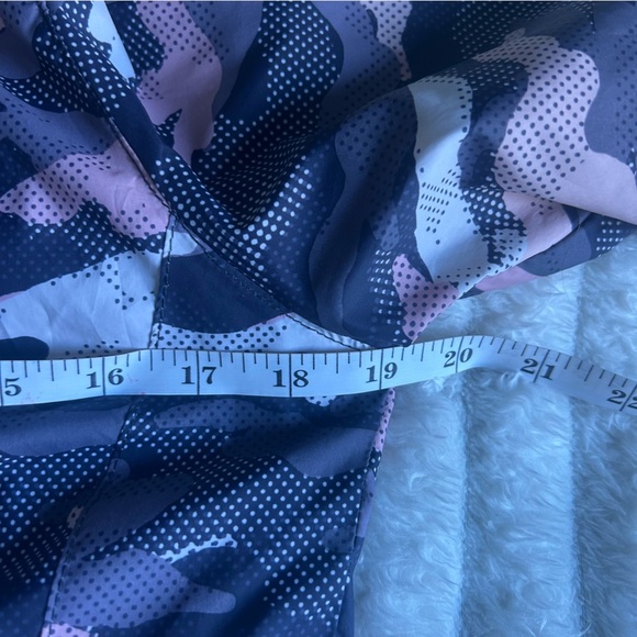 New Balance Womens Small Pink Camo Lightweight Wind Breaker Jacket - Picture 3 of 7
